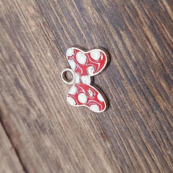 P106 Minnie mouses bow charm - Picture 2 of 2